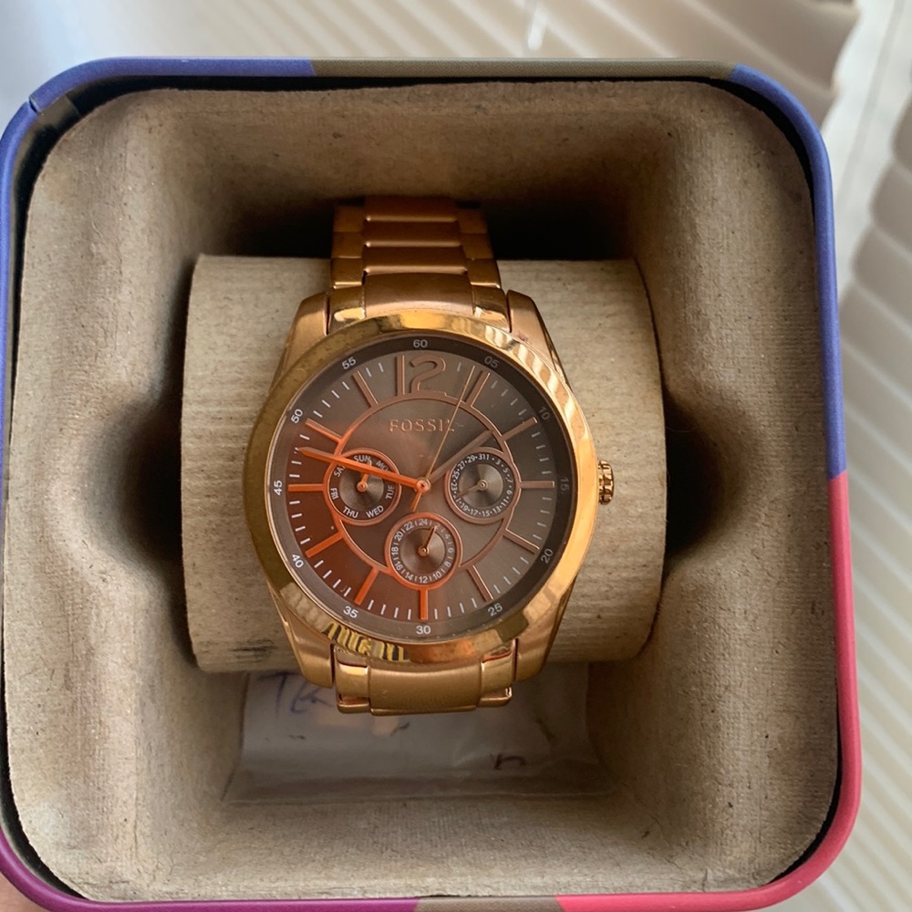Rose gold fossil watch